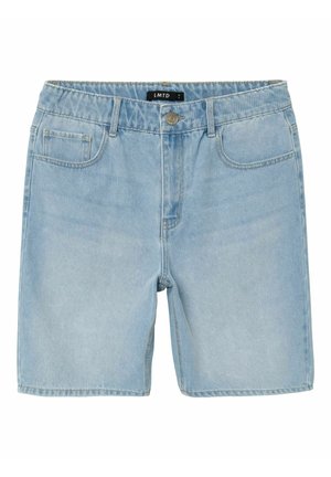 Hellblaue Jeansshorts mit klassischem Design. Zu den Merkmalen gehören ein Bund mit Gürtelschlaufen, fünf Taschen und ein Knopfverschluss.