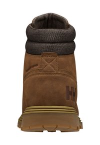 Botas de ankle de cuero marrón con un cuello de punto gris oscuro, con un tacón texturizado y una suela de goma con un patrón estriado.