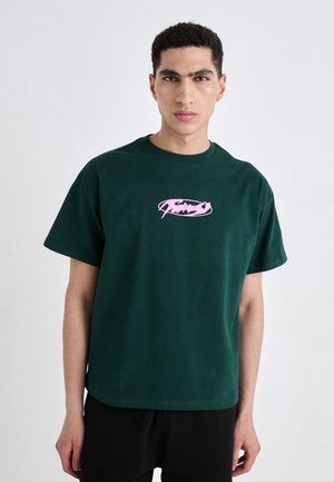 GREAT BOXY GRAPHIC TEE - Marškinėliai su spaudiniu - bottle green