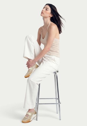 Voile Blanche, CLUB ACT BABE. - Ballerine con cinturino - gold-coloured