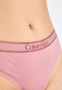 Calvin Klein Underwear TONAL LOGO THONG - Perizoma - red grape/apple butter