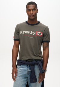 Superdry & Co CORE LOGO RINGER WORKWEAR GRAPHIC - Camiseta estampada - dusky slate grey
