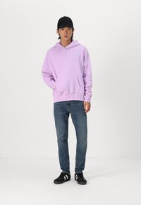 Levi's® THE AUTHENTIC HOODIE - Jersey con capucha - lilac