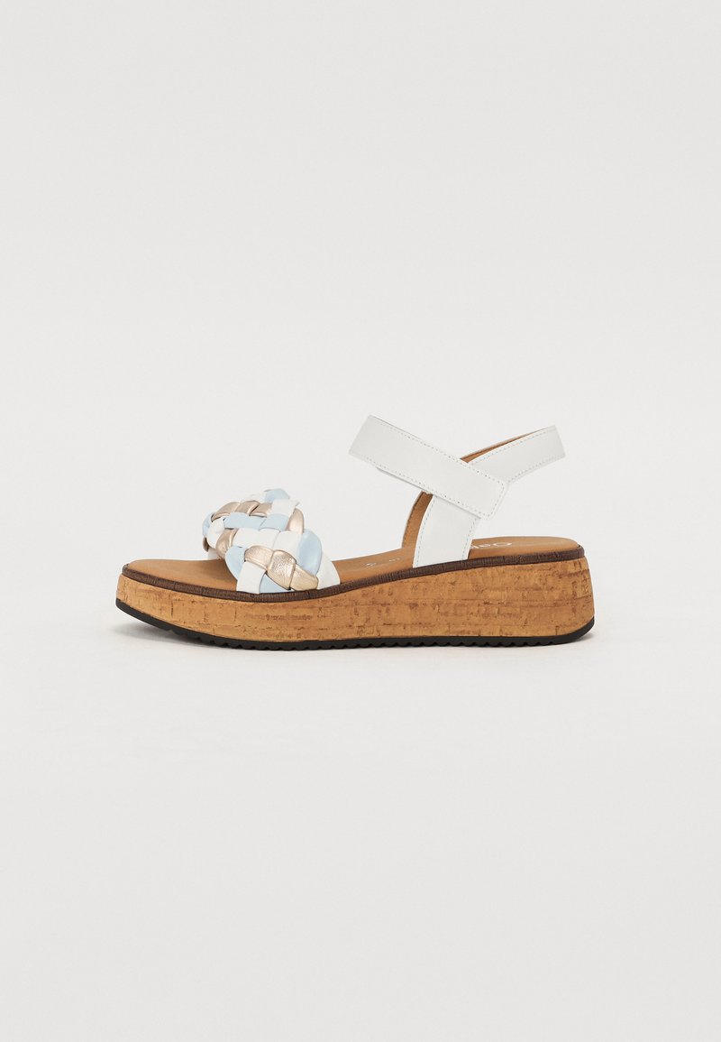 Vevede plattform sandal med hvite lærstropper, korksåle, lyseblå og metalliske detaljer på overdelen, og en strukturert overflate.