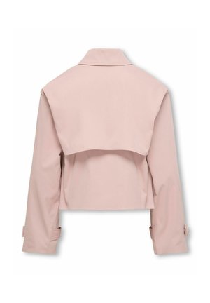 Veste courte rose clair vue de dos avec manches longues, col et un détail de pèlerine sur le yoke.