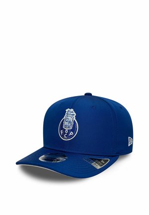 Blaues Baseballcap mit weißem FC Porto-Emblem und New Era-Logo an der Seite, auf weißem Hintergrund dargestellt.