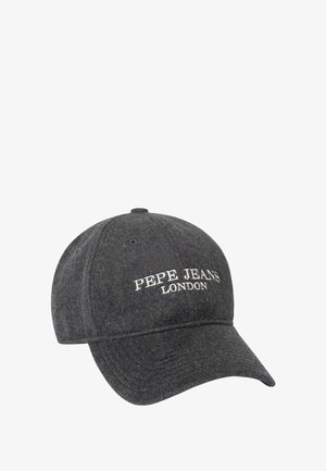 Gorra de béisbol de fieltro gris con visera curvada, con el texto bordado "PEPE JEANS LONDON" en blanco. Correa ajustable en la parte trasera.
