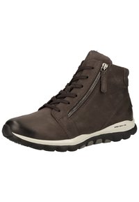 Botas de tobillo de cuero marrón con una textura suave, cuello acolchado, cordones en la parte delantera y un zipper lateral. Suela de goma con detalles en beige.