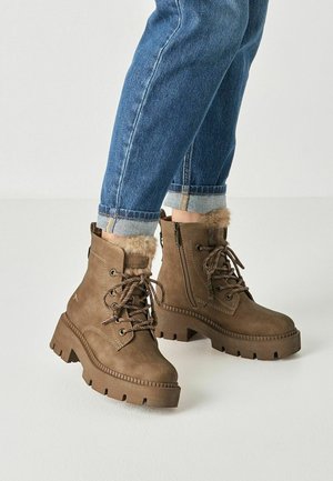 Tamaris, STIEFELETTE - Bottes de neige - camel