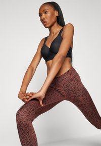 Hunkemöller THE ALL STAR - Športni modrček s srednjo podporo - black