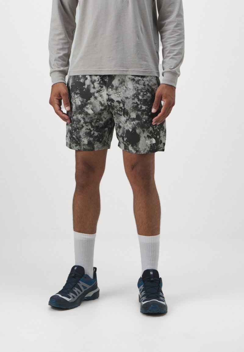 The North Face 24/7 7IN SHORT PRINT - Pantalón corto de deporte - clay grey/taupe greenew