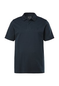 Námořnické polo tričko vyrobené z bavlny, s klasickým límcem a krátkými rukávy. Obsahuje jemně vyšitý logo na hrudi.