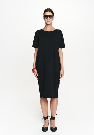 - Sukienka z dżerseju