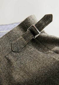 REGULAR FIT-TAILORED - Hlače - neutral