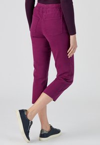 Damart COURT GABARDINE EXTENSIBLE - Pantalones - purple