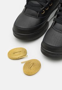 Ewing - 33 10 YEAR ANNIVERSARY - High-top trainers - black/metallic gold/white - 5