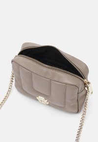 BOSS ICON CROSSBODY - Borsa a tracolla - brown