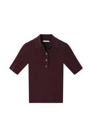 Polo en maille côtelée à manches courtes de couleur bordeaux foncé avec trois boutons et un col, présenté sur un fond blanc.