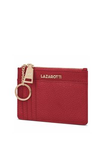 Portafoglio in pelle rossa con texture, dotato di hardware dorato, chiusura a zip e attacco per portachiavi, con più scomparti per schede.