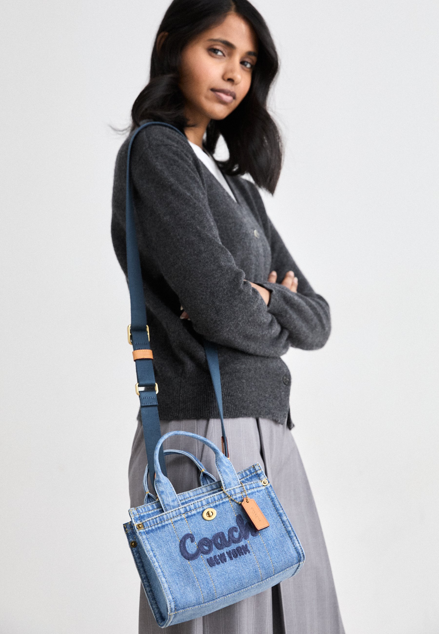 Coach Denim Cargo Tote 20 デニムカーゴトートバッグ COACH CARGO TOTE BAG 20 - Handbag - indigo/light blue - Zalando.co.uk