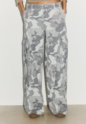 Stradivarius, PRINTED CARGO TROUSERS - Jean coupe décontractée - mottled grey