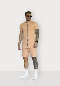 ESTEEM PALM STRIPE - Print T-shirt - peach