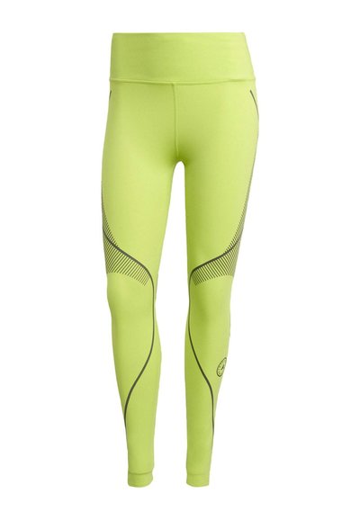 Neon żółte legginsy z wysokim stanem, gładką fakturą oraz kontrastującymi czarnymi akcentami z zaokrąglonymi liniami po bokach.