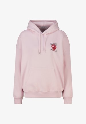 Lichtroze hoodie met trekkoorden, voorzak en kleine rode grafische tekst "Sunset Sessions" op de linkerborst.