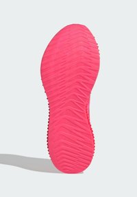 Suola della scarpa in gomma rosa brillante con una superficie testurizzata caratterizzata da motivi a zigzag per una migliore aderenza. Forma arrotondata con bordi definiti.
