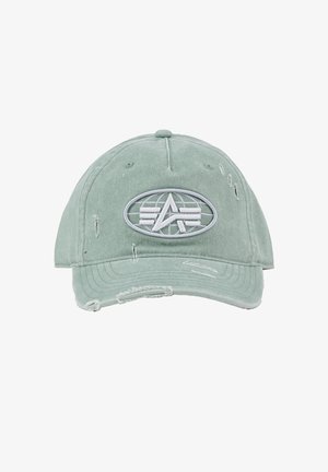 Casquette de baseball vert clair avec des détails usés et un logo ovale blanc brodé arborant un "A" stylisé et un design de globe à l'avant.