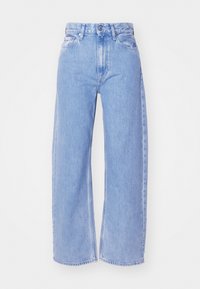 Svetlo modri visokotlačni široki jeans iz denima, ki imajo pet žepov in zapiranje na gumb.