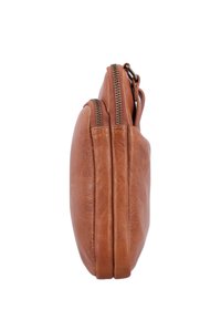 Borsa in pelle marrone con una forma arrotondata, dotata di due cerniere per l'apertura. La superficie ha una texture liscia e un sottile motivo di venatura.