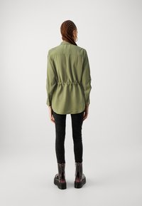 ONLY ONLARIS LIFE CARGO JACKET - Skraistė  - capulet olive