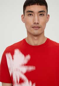 s.Oliver MIT GRAFIK - T-shirt z nadrukiem