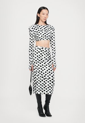 Rankning 16: Norma Kamali - CROPPED SHOULDER PAD LONG SLEEVE CREW - Långärmad tröja