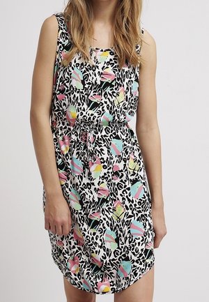Mouwloze jurk met een zwart-witte luipaardprint en kleurrijke geometrische patronen. Zachte stof, getailleerd in de taille, lengte tot onder de knie.