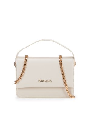 Crèmekleurige rechthoekige handtas met bovenhandvat, gouden kettingriem en "Blauer" logo in gouden letters op de voorflap.