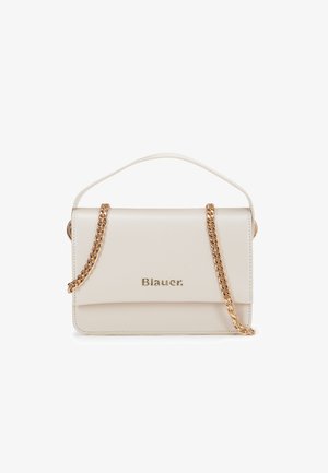 Crèmekleurige rechthoekige handtas met bovenhandvat, gouden kettingriem en "Blauer" logo in gouden letters op de voorflap.