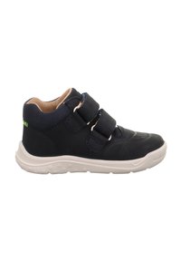 Marineblaue Kinderschuhe mit zwei verstellbaren Klettverschlüssen, Gummisohle und gepolstertem Innenfutter für hohen Komfort. Strukturierte Oberseite und verstärkter Fersenbereich.