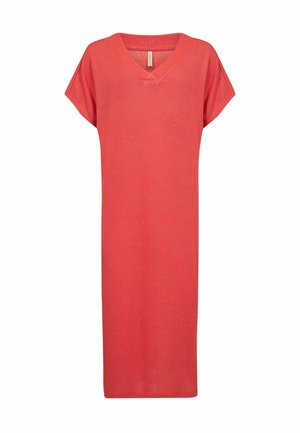 Korallinvärinen polvipituinen neulemekko, jossa on lyhyet hihat ja V-pääntie. Mekossa on väljä istuvuus ja pehmeä tekstuuri.