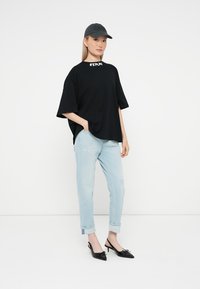 Replay CREW NECK LOGO BOXY - Trükipildiga T-särk - black