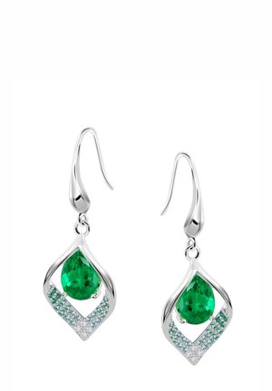 Boucles d'oreilles en pierre précieuse verte en forme de goutte, avec un sertissage en argent et des accents de petites pierres claires et bleues.