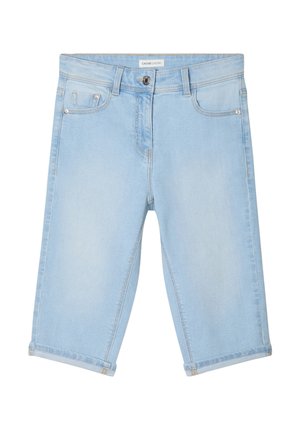 Jasnoniebieskie szorty dżinsowe o prostym kroju, z podwiniętymi mankietami, przednimi kieszeniami oraz dekoracyjnym zapięciem na guzik. Gładka tekstura z wyblakłymi fragmentami.