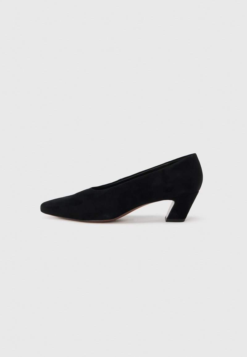 Black suede pump with a pointed toe and contrasting geometric block heel. Smooth texture, minimalist design, suitable for formal wear.