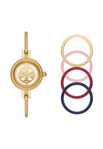 Guldarmbandsur med dekorativ urtavla och flätat band, tillsammans med fyra utbytbara ringar i guld, rosa, rött och marinblått.