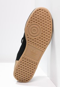 adidas Performance MUNDIAL GOAL - Indendørsfodboldstøvler - noir/blanc