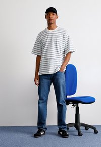 adidas Originals 80S LOOSE STRIPED - T-shirts med print - off white