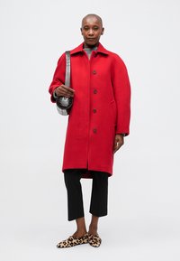 Filippa K Klasszikus kabát - dark red