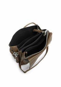 Borsa a tracolla in pelle marrone con esterno texturizzato, multiple compartimenti in tessuto nero e chiusura con zip.