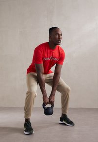 Nike Performance TAPER - Tréningruha alsók - khaki/khaki/(black)